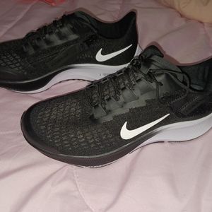 Nike Air Zoom Pegasus 37 Flyease size 6